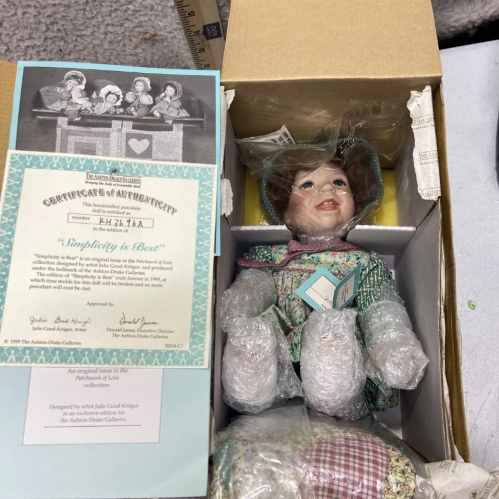 Ashton Drake - Simplicity is Best  8"  - #93214